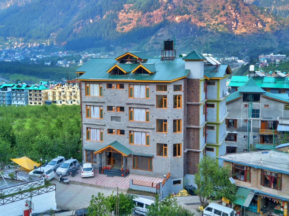 Hotel In Manali